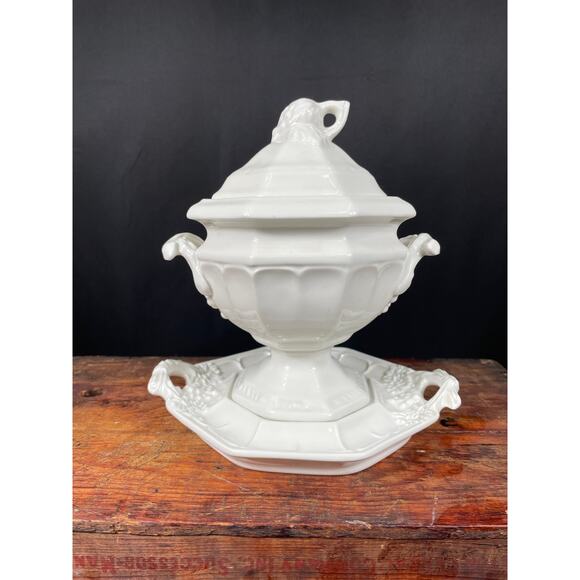 Vintage Red Cliff Ironstone Sauce Boat & Lid with Underplate (Grape) - Picture 2 of 10